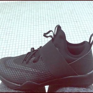 Women’s Nike Air Zoom Strong sz 9.5